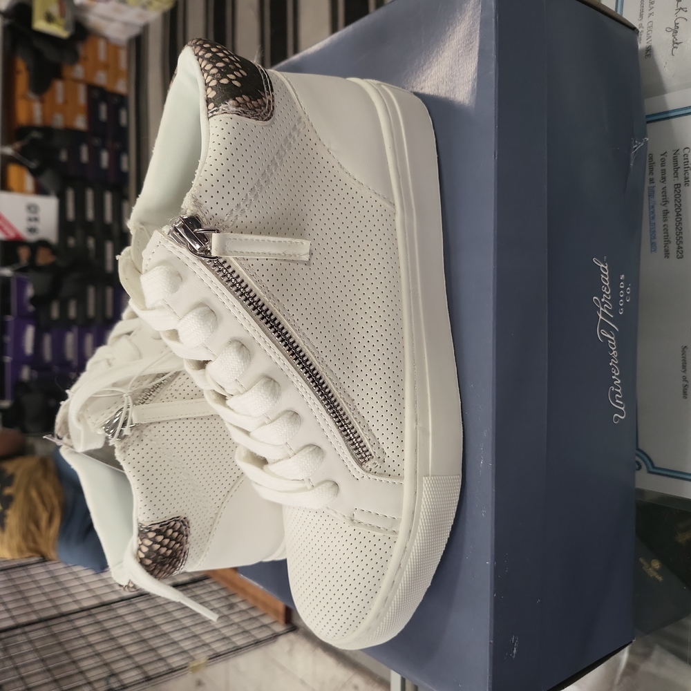 University thread shoes